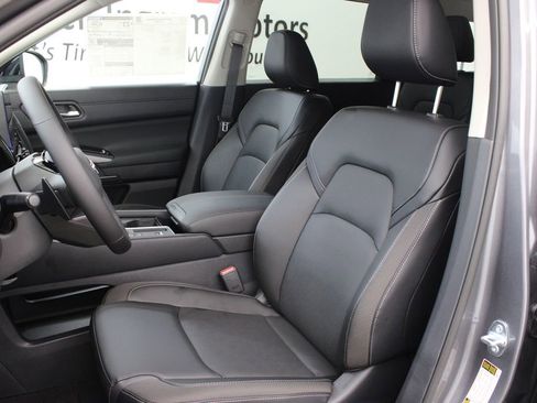 New 2026 Nissan Pathfinder SL FWD image 13