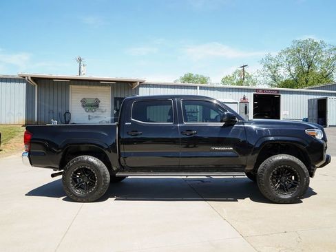 Used 2022 Toyota Tacoma SR5 RWD image 3