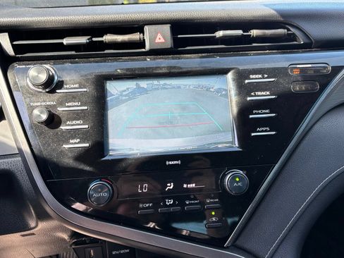 Used 2020 Toyota Camry SE FWD image 11