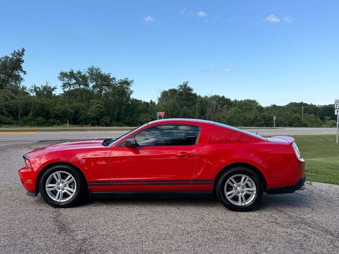 Used 2011 Ford Mustang Coupe w/ 101A Rapid Spec Order Code RWD image 2