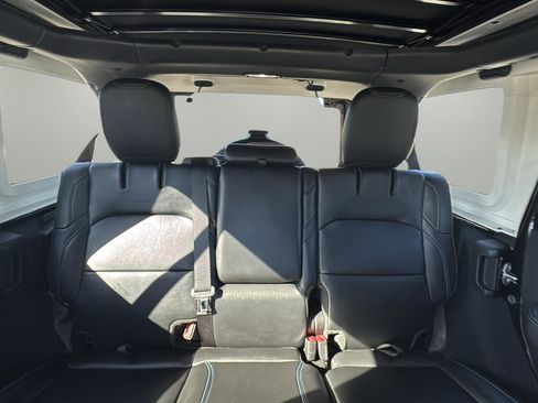 Used 2022 Jeep Wrangler Unlimited Rubicon w/ Steel Bumper Group image 15