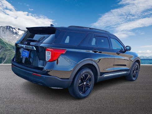 Used 2021 Ford Explorer XLT image 6