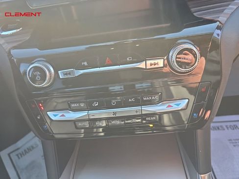 Used 2023 Ford Explorer Limited image 22