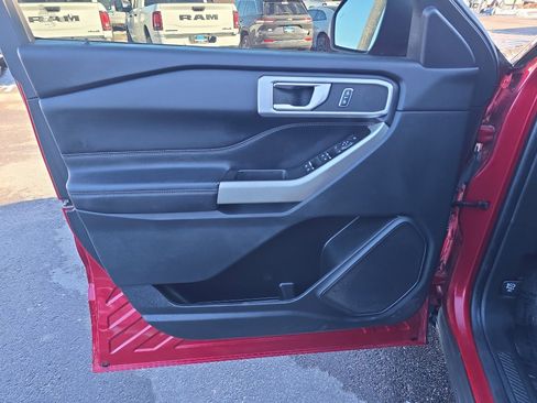 Used 2021 Ford Explorer XLT image 10