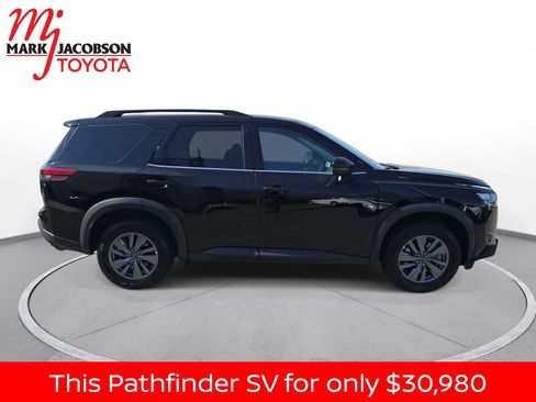 Used 2025 Nissan Pathfinder SV image 7