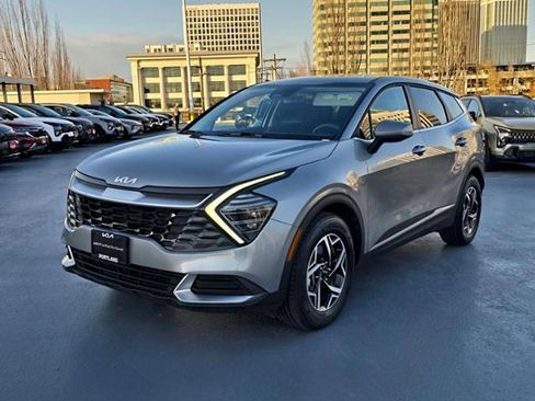 Used 2024 Kia Sportage LX image 8