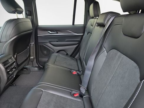 New 2026 Jeep Grand Cherokee Altitude AWD/4WD image 24