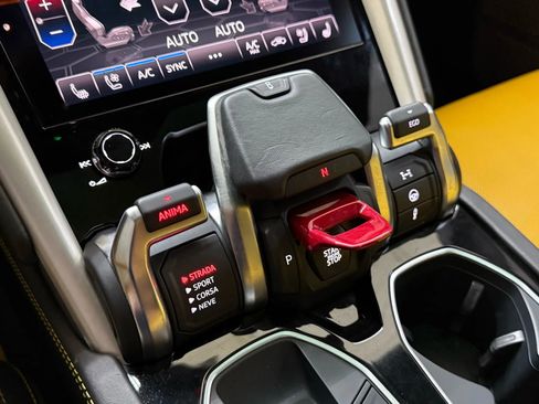 Used 2020 Lamborghini Urus image 24