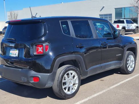 Used 2023 Jeep Renegade Latitude AWD/4WD image 5