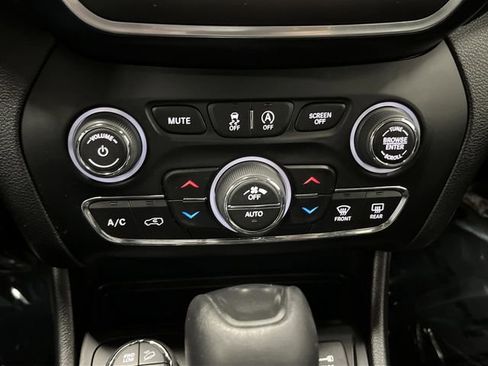 Used 2021 Jeep Cherokee Trailhawk w/ Trailer Tow Group image 18