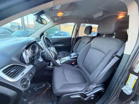 Used 2017 Dodge Journey SE w/ Flexible Seating Group image 10