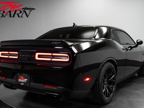 Used 2015 Dodge Challenger SRT Hellcat RWD image 11