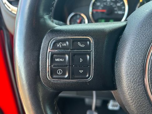Used 2018 Jeep Wrangler Rubicon w/ Connectivity Group AWD/4WD image 13