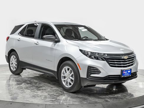 Used 2024 Chevrolet Equinox LS w/ LS Convenience Package AWD/4WD image 9