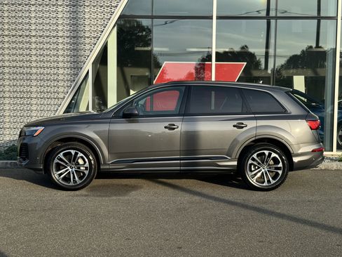 Certified 2025 Audi Q7 2.0T Premium w/ Convenience Plus Package image 2