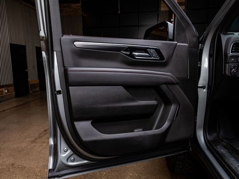 Used 2025 Chevrolet Tahoe RST image 36