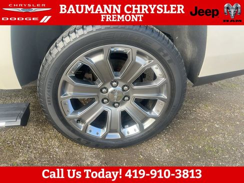 Used 2015 GMC Yukon Denali w/ Premium Package AWD/4WD image 25
