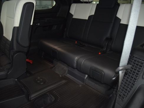 Used 2025 Toyota Sequoia Capstone AWD/4WD image 47