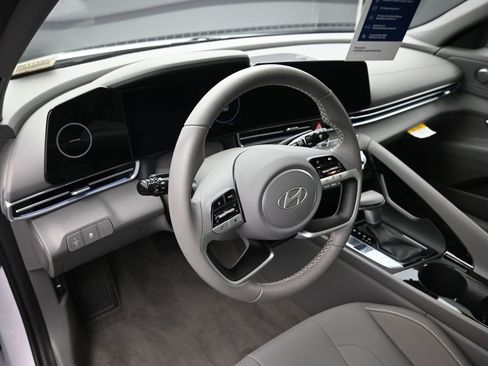 Certified 2025 Hyundai Elantra SEL image 10