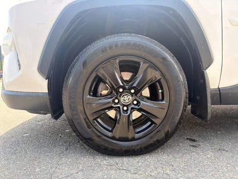 Used 2020 Toyota RAV4 LE AWD/4WD image 10