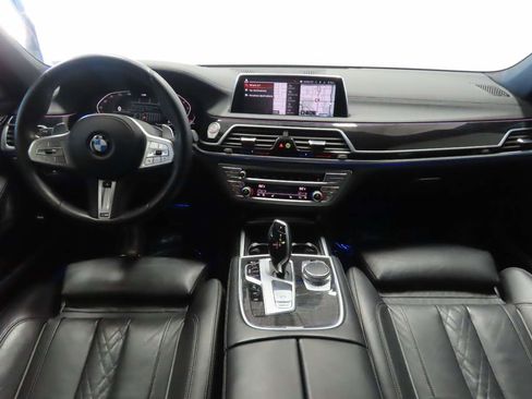 Used 2021 BMW 740i w/ M Sport Package RWD image 13