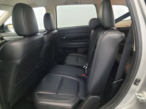 Used 2019 Mitsubishi Outlander SEL AWD/4WD image 18