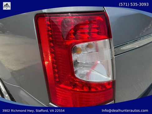 Used 2016 Chrysler Town & Country Touring FWD image 10