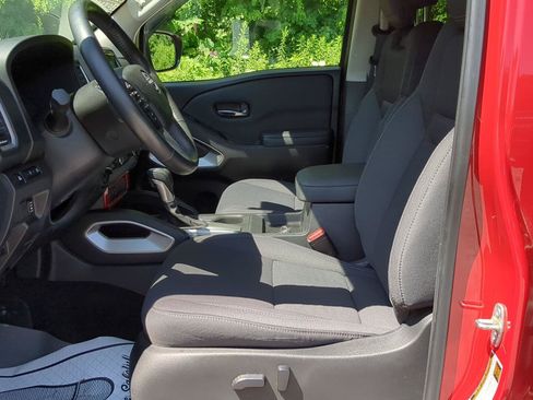 Used 2022 Nissan Frontier SV AWD/4WD image 10
