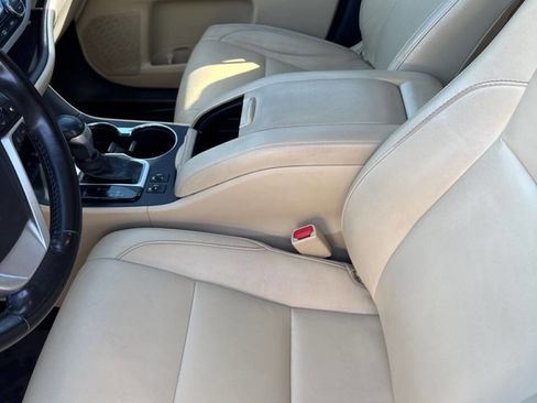 Used 2017 Toyota Highlander SE image 7