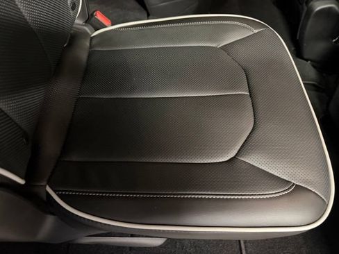 Used 2025 Chrysler Pacifica Limited AWD/4WD image 28