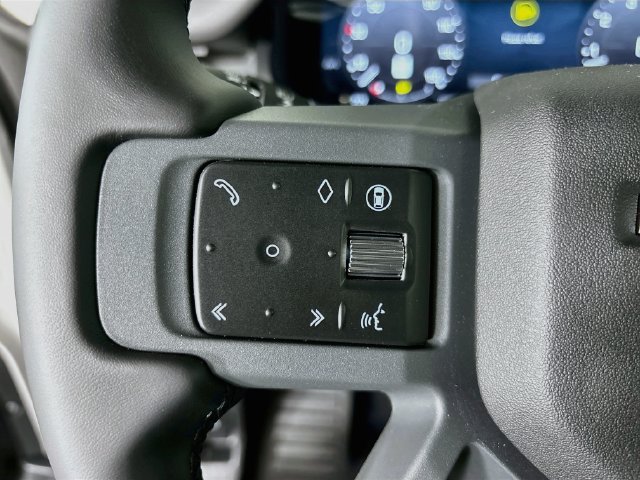 New 2026 Land Rover Defender 110 X-Dynamic SE AWD/4WD image 10