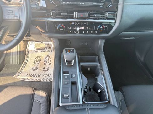 Used 2025 Nissan Pathfinder SV FWD image 25