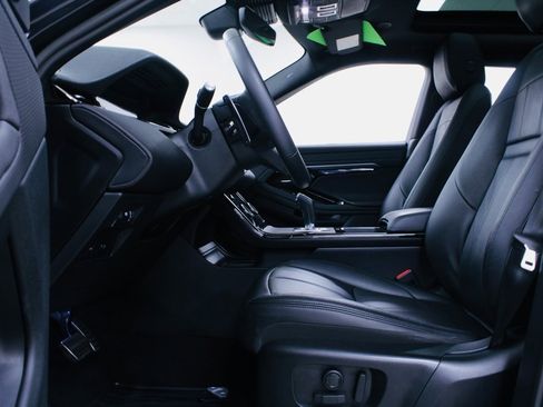 Used 2023 Land Rover Range Rover Evoque R-Dynamic S image 6