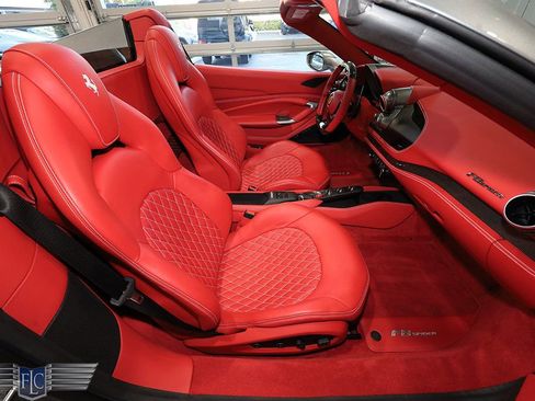 Used 2021 Ferrari F8 Tributo image 22