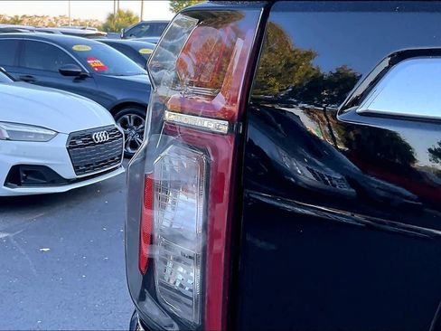 Used 2023 Chevrolet Suburban LT image 29