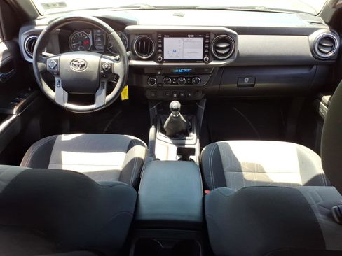 Used 2021 Toyota Tacoma TRD Off-Road w/ Technology Package AWD/4WD image 8