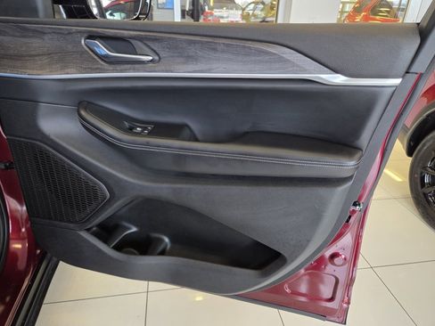 Used 2024 Jeep Grand Cherokee Limited w/ Luxury Tech Group II image 20