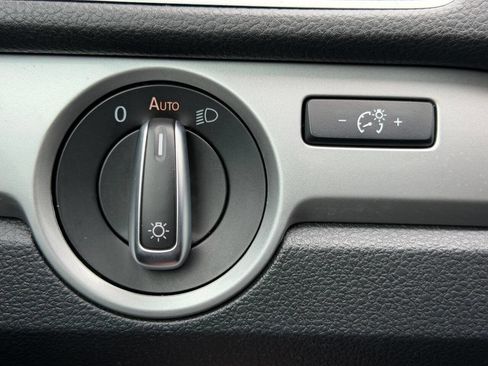 Used 2013 Volkswagen Passat 2.5 S FWD image 17