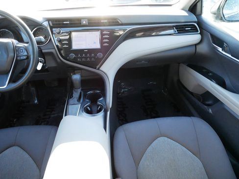 Used 2020 Toyota Camry LE image 11