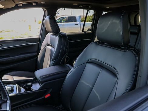 New 2026 Jeep Grand Cherokee Limited RWD image 15