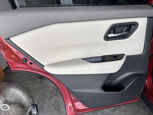 Used 2025 Nissan Rogue SV AWD/4WD image 10