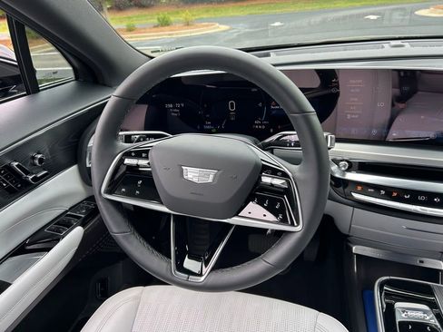 Used 2025 Cadillac Lyriq Luxury RWD image 25