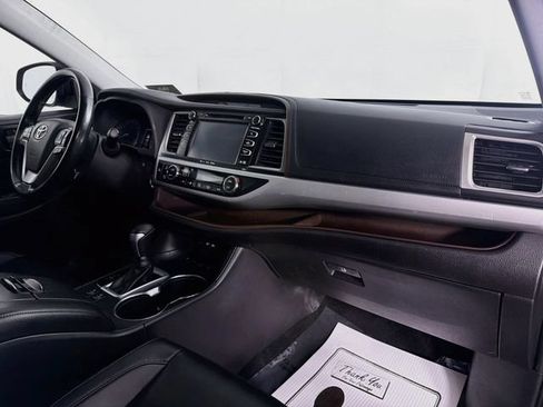 Used 2019 Toyota Highlander XLE AWD/4WD image 31