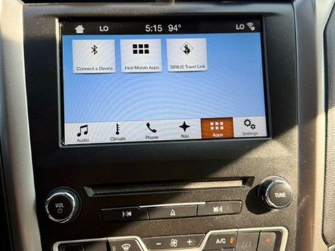 Used 2018 Ford Fusion SE w/ Fusion SE Technology Package FWD image 13