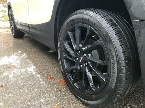 Used 2023 GMC Terrain SLE w/ Driver Convenience Package image 10