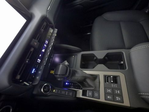 Used 2024 Toyota Land Cruiser image 31