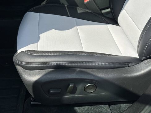 Used 2026 Chevrolet Equinox EV LT FWD image 16