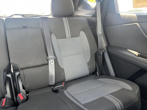Used 2025 Chevrolet Blazer LT FWD image 37