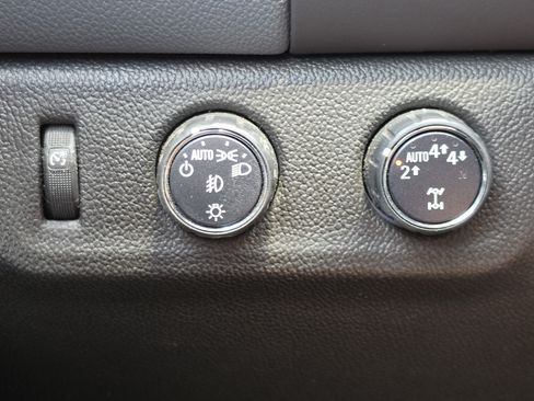 Used 2019 Chevrolet Colorado Z71 AWD/4WD image 14