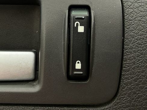 Used 2007 Ford Mustang Premium RWD image 31